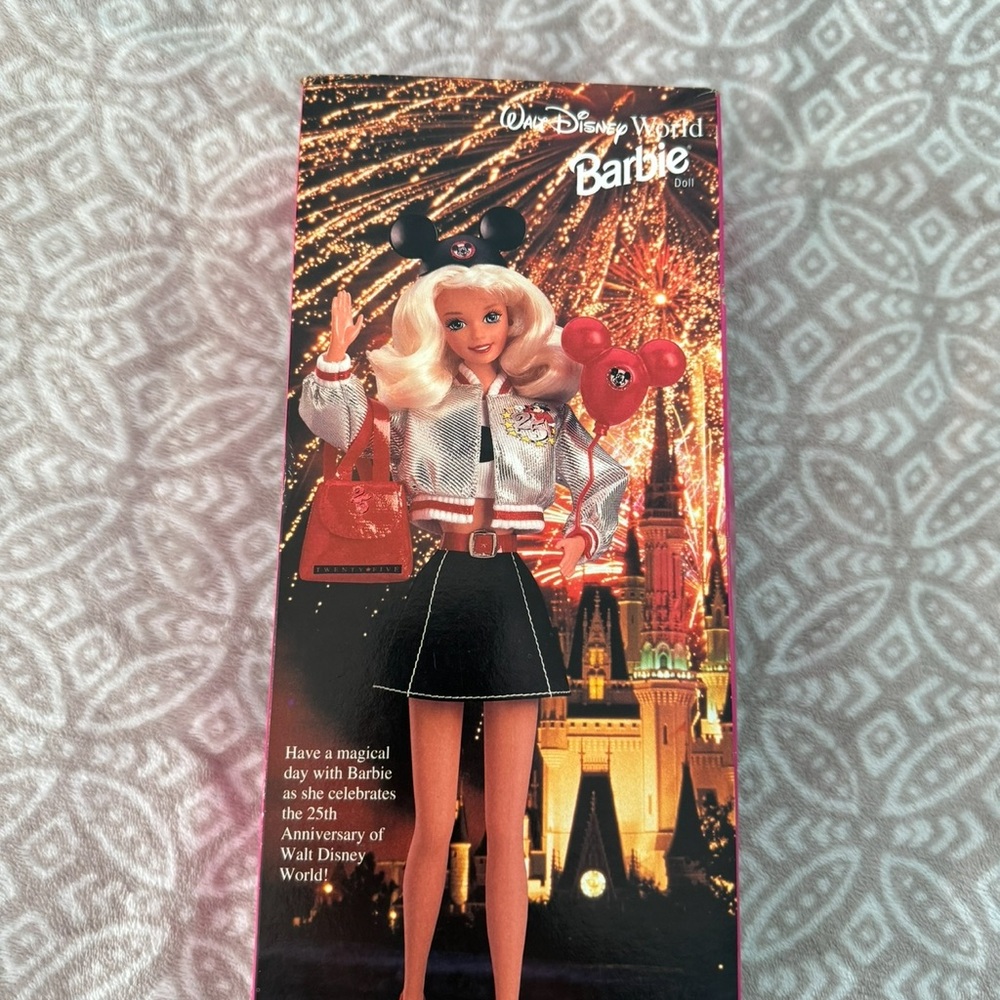 Barbie Walt Disney World 25th Anniversary Doll with Pink Accents Mattel - Picture 4 of 7
